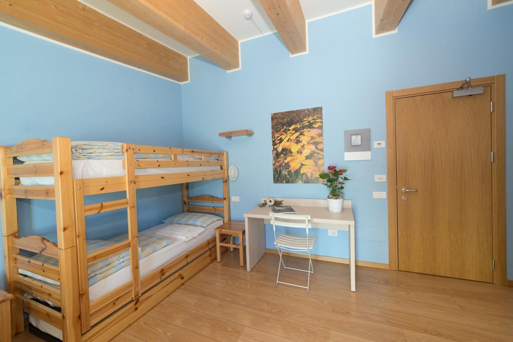 Hostel L'Ost - Ostello Di Grumes Bagian luar foto