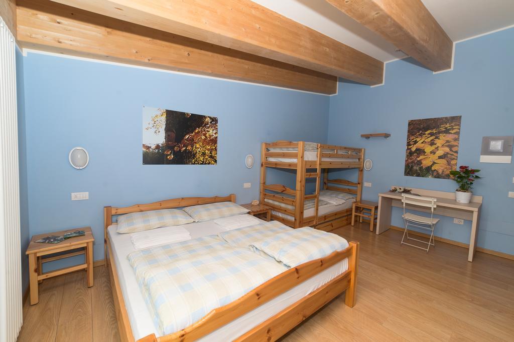 Hostel L'Ost - Ostello Di Grumes Bagian luar foto