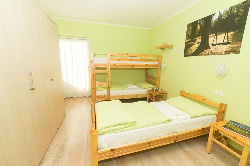 Hostel L'Ost - Ostello Di Grumes Bagian luar foto