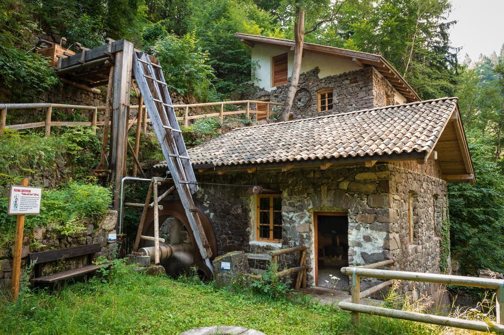 Hostel L'Ost - Ostello Di Grumes Bagian luar foto